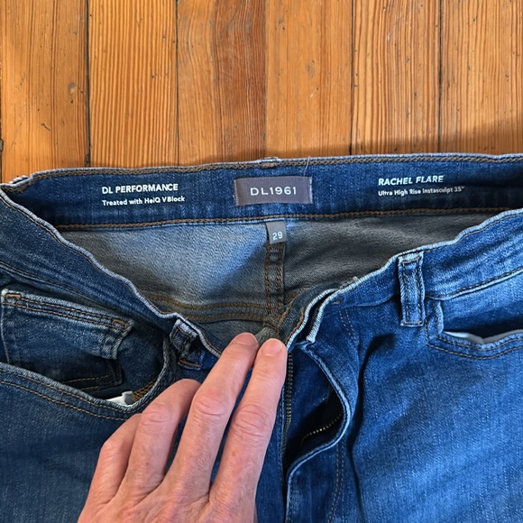 DL 1961 Rachel High Rise Flare (29) - Picture 7 of 8